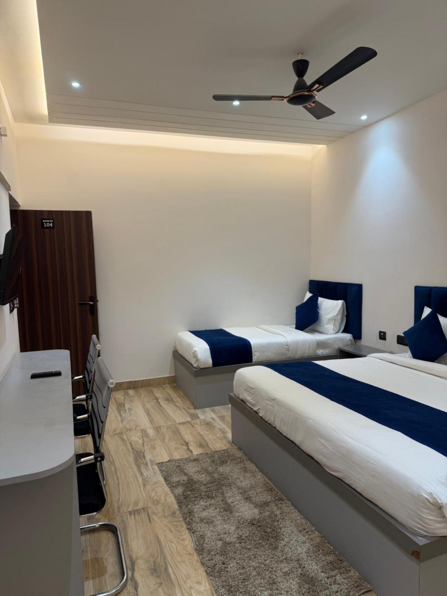 Hotel Taj Way By Jyoti Villa Agra  Esterno foto
